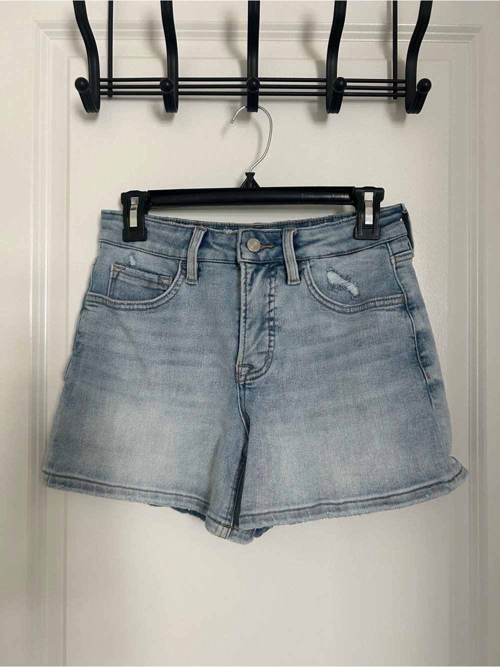NWOT VICI Bonfire Nights Distressed Denim Shorts Size Small